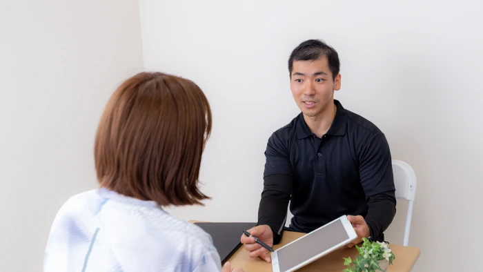 現在の状態を説明している様子